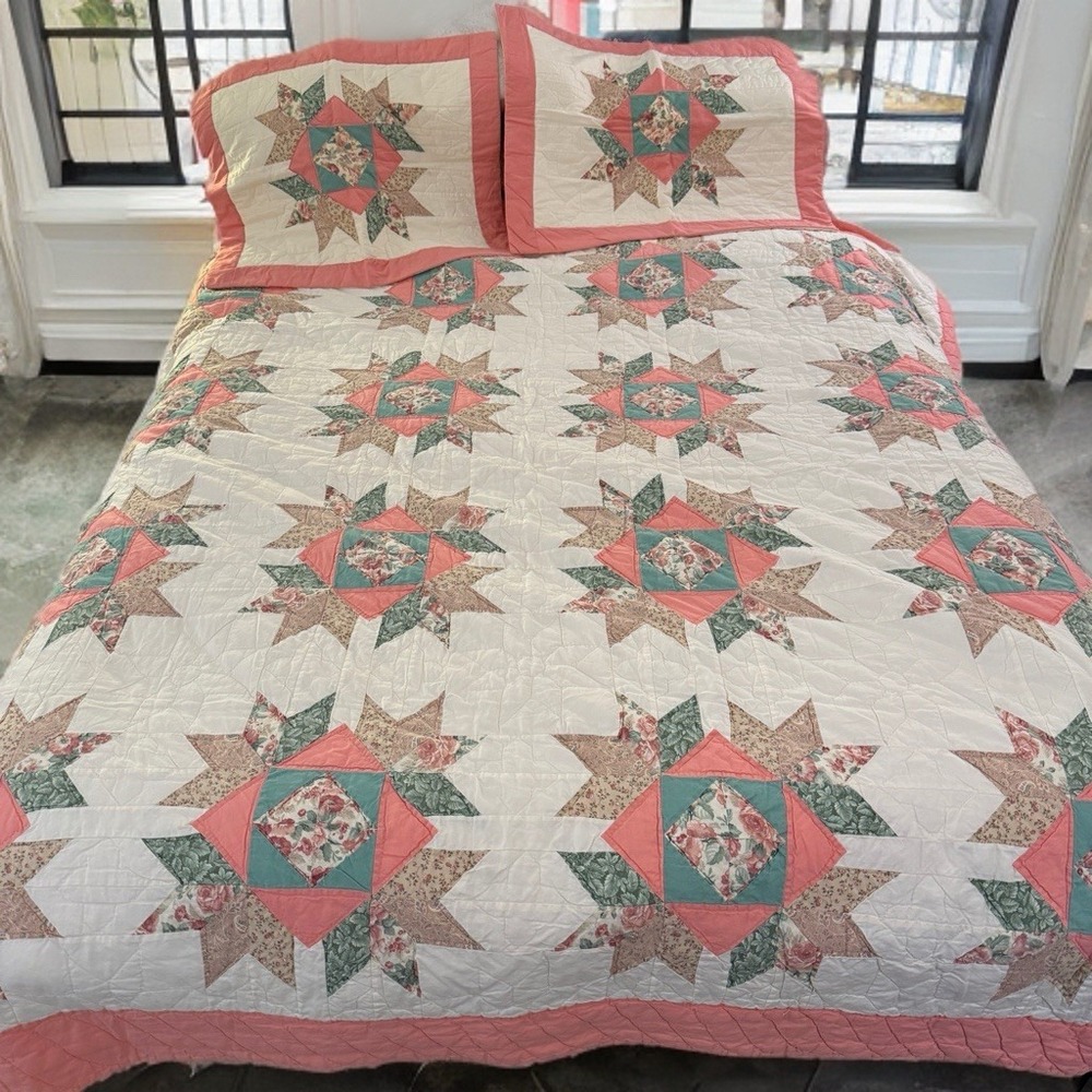 Floral Patchwork Quilt Set - Coral and Green